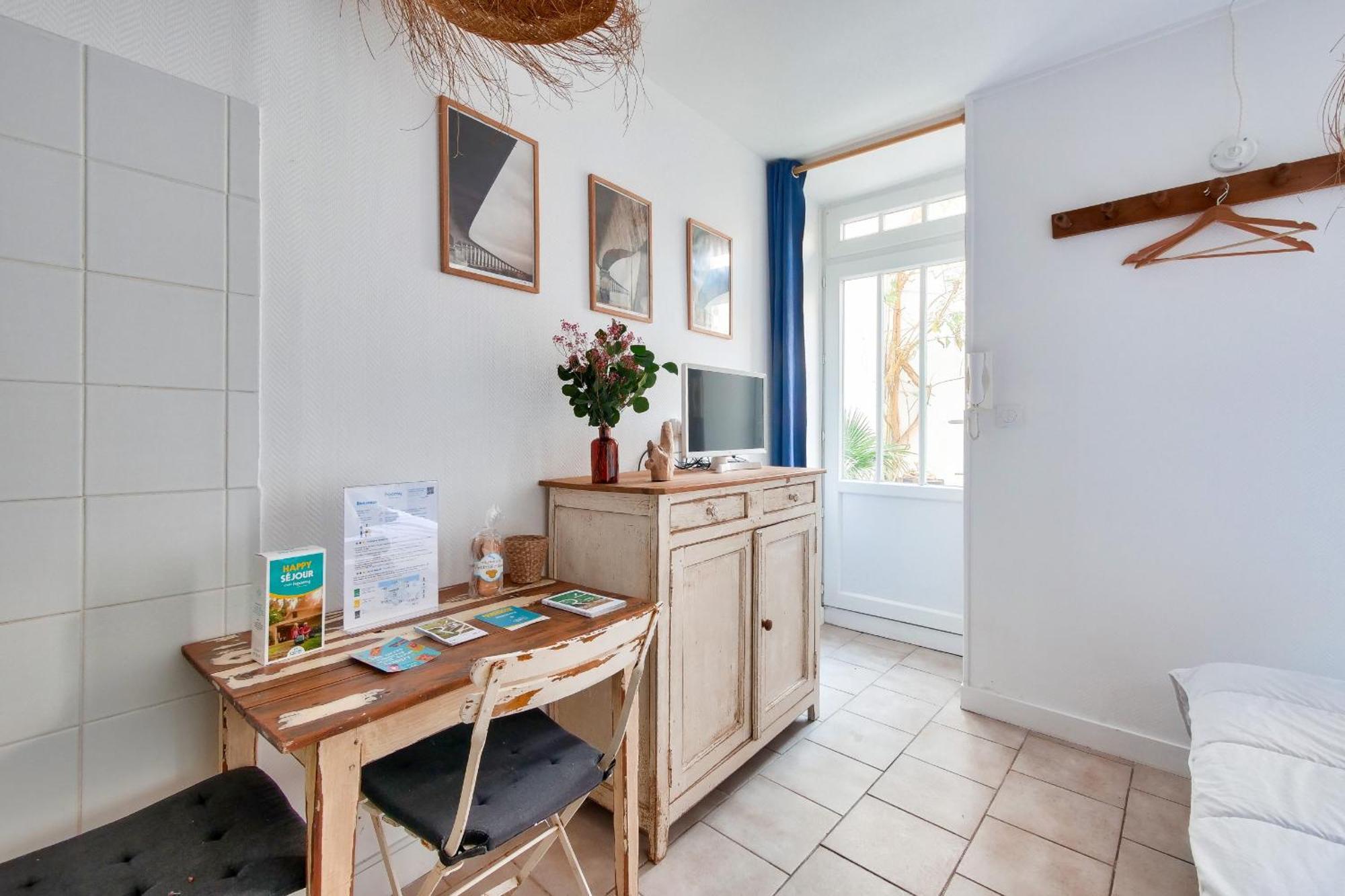 La Suite 24 - Studio Avec Terrasse A 100M Du Port De Saint-Martin-De-Re Exterior photo