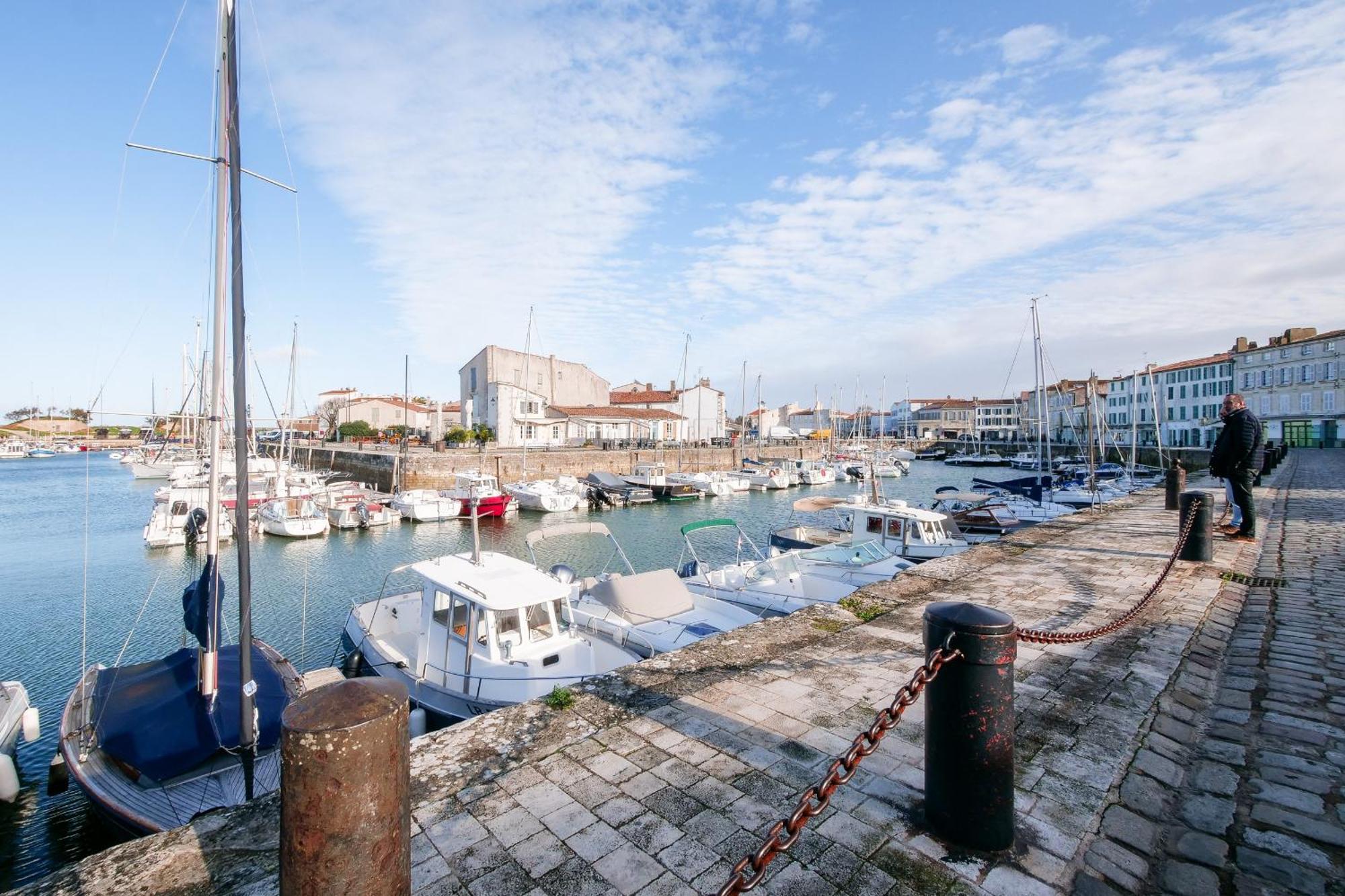 La Suite 24 - Studio Avec Terrasse A 100M Du Port De Saint-Martin-De-Re Exterior photo